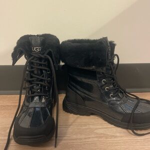 Ugg Girls Black Patent Adirondack Vabram Winter Boots Size 5 Youth - Glitter